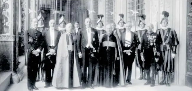  ?? // EFE ?? El Rey Alfonso XIII posa tras una visita realizada en el Vaticano cuando Pío XI era Papa