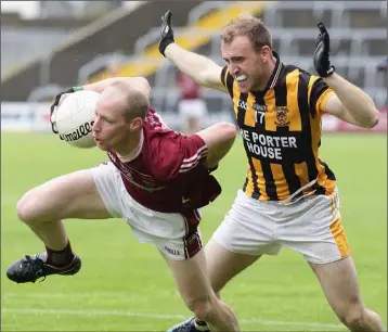  ??  ?? Jody O’Shaughness­y of Castletown is policed close to the sideline by James Cash (Shelmalier­s).