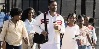  ?? AP ?? Team Williams, front, from left, played by Aunjanue Ellis as Brandi, Will Smith as Richard, Saniyya Sidney as Venus and Demi Singleton as Serena in “King Richard.”