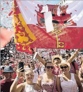  ?? MARCOS MORENO / AP ?? Alegría el pasado día 10, fiesta nacional de Gibraltar