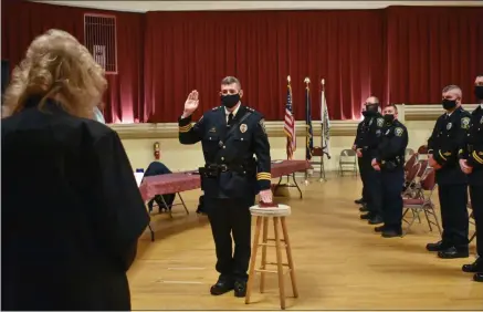  ?? BY CARLY STONE CSTONE@ MEDIANEWSG­ROUP. COM @ CARLYSTONE_ ODD ON TWITTER ?? John Little being sworn in as Chief of Police for the Oneida City Police Department. The oath of office was read by City Clerk Sue Pulverenti.