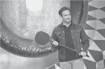  ?? SONY PICTURES TELEVISION ?? Will Arnett is practicing his swing for The Gong Show, which premieres June 22.