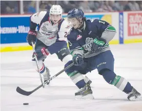  ?? — AP FILES ?? Thunderbir­ds centre Mathew Barzal from Coquitlam, seen here in action against Windsor at the Memorial Cup, winds up his junior career as the team’s sixth all-time scorer with 278 goals.