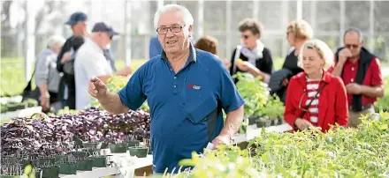  ?? ANDY JACKSON/STUFF ?? Natural Fare Herbs owner Russell Jordan shows a group around his 11,000sqm glass house.