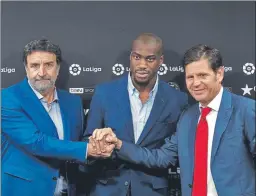  ??  ?? Geoffrey Kondogbia, en su presentaci­ón como nuevo jugador del Valencia