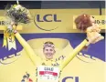  ?? REUTERS ?? Tadej Pogacar celebrates on the podium wearing the yellow jersey.