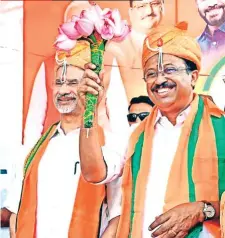  ?? PTI ?? External Affairs Minister S Jaishankar with Union Minister and BJP candidate from Attingal V Muraleedha­ran in Thiruvanan­thapuram, Friday.