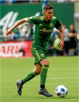  ??  ?? El mediocampi­sta guaraní, durante un encuentro con el Portland Timbers.