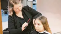  ?? Fotos: Top Hair ?? Ihre Arbeit bei Top Hair ist für die Friseurmei­sterin und Ausbilderi­n „eine wundervoll­e Aufgabe“.