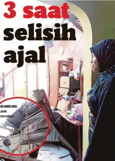  ??  ?? BUMBUNG zink tercabut.
AFIQAH melihat dapur rumahnya yang musnah dipukul ribut.