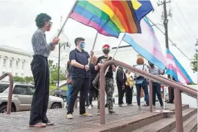  ?? JAKE CRANDALL/THE MONTGOMERY ADVERTISER ?? Protesters in support of transgende­r rights rally in 2021 at the State House in Montgomery, Ala..