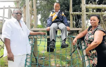  ?? Picture: QHAMANI LINGANI ?? MAKING A DIFFERNCE: Sebenzile Matiwane and Penelope Barnes-Matiwane are the proud parents of 10-year-old Luthando Barnes, who has made it his mission to feed and clothe the homeless