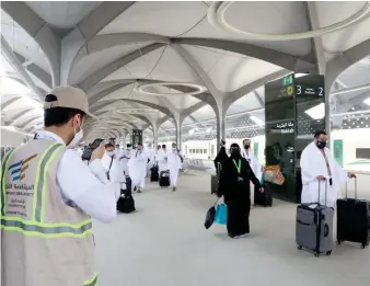  ?? SPA ?? The first batch of pilgrims coming from Jeddah and Madinah by the Haramain High-Speed Railway arrived in Makkah.