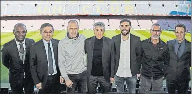  ?? FOTO: FC BARCELONA ?? Abidal y Bartomeu, con Setién el día de la presentaci­ón del técnico cántabro y su staff