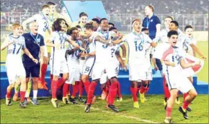  ?? DIBYANGSHU SARKAR/AFP ?? England players celebrate winning the FIFA U17 World Cup final against Spain in Kolkata on Saturday.