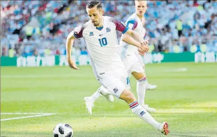  ?? FOTO: EFE ?? Mundial igualado Islandia consiguió arrancar un empate ante la Argentina de Messi y Gylfi Sigurdsson fue uno de los destacados