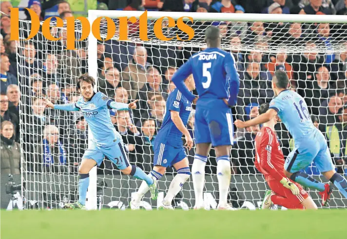  ?? FOTO: AGENCIAUNO ?? El español David Silva celebra el gol del empate de Manchester City en la cancha del Chelsea.