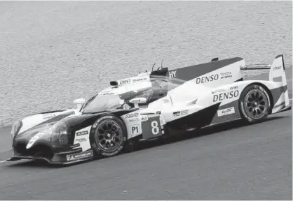  ?? Foto: Eddy Lemaistre (Efe) ?? Sebastien Buemi, con el coche nº8 de Toyota (equipo de Fernando Alonso).