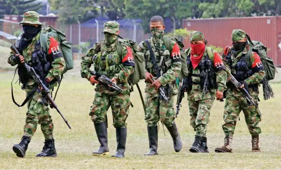  ?? FOTO ARCHIVO ?? El cese de hostilidad­es, según acordaron el Gobierno y el Eln, será hasta el 9 de enero de 2018. La Iglesia será la veedora en los niveles regional y local, mientras que la Misión de la ONU lo hará en todo el país. Entienda qué pasará desde mañana...