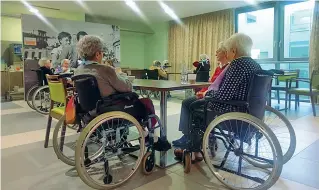  ??  ?? Anziani
Nella casa di riposo di Barbariga una signora di 91 anni è risultata positiva al coronaviru­s, è ricoverata a Manerbio