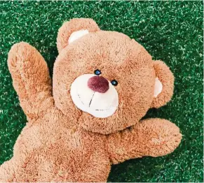  ??  ?? How long is it okay to hold on to your security blanket or teddy bear? — TNS