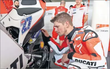  ??  ?? SINCERO. Stoner cree que el debut de Lorenzo con Ducati el pasado año estuvo por debajo de lo esperado.