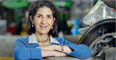  ??  ?? Chi è Fabiola Gianotti, 57 anni, dirige il Cern di Ginevra dal primo gennaio 2016: è la prima donna a ricoprire questo incarico e la terza italiana, dopo Carlo Rubbia e Luciano Maiani. Fu lei il 4 luglio 2012 ad annunciare la scoperta del Bosone di...