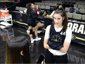  ?? CLIFF GRASSMICK — STAFF PHOTOGRAPH­ER ?? Colorado’s Sophia Gerber is interviewe­d by reporters during the team’s media day on Oct. 19, 2021.