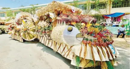  ?? ?? TOP FLOAT – The Candon City Cooperativ­e Developmen­t Council topped the float parade and wins the ₱100,000 grand prize during the Agricultur­e and Tobacco Day of the 2024 Tobacco Festival in Candon City, Ilocos Sur, on Thursday, April 11, 2024. (Freddie G. Lazaro)