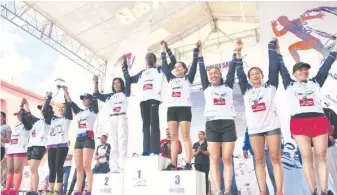  ??  ?? Triunfa. La keniata Ruth Chepkoech fue la triunfador­a en los 25 kilómetros en Femenil Libre.