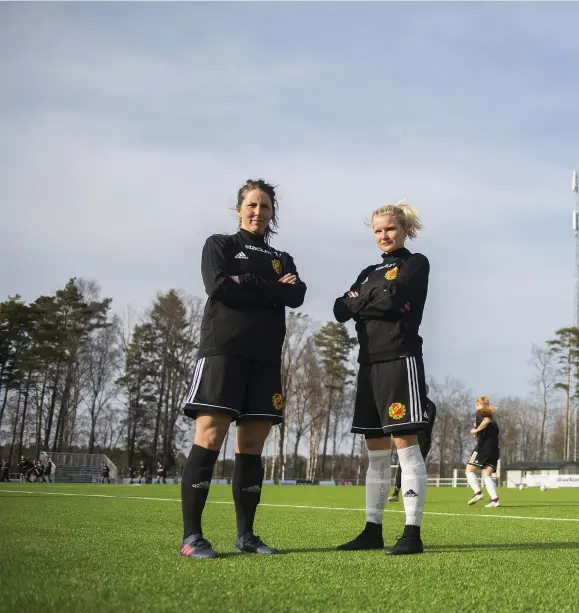  ??  ?? LEDARE. Elin Carlsson och Isa Mossberg, lagkapten, ska leda laget nu när det blir spel i division 1.