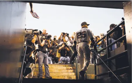  ?? Deanne Fitzmauric­e / ?? Longtime Giant Barry Bonds enters the dugout before what turned out to be his final game at AT&T Park on Sept. 26, 2007.