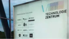 ?? Foto: Michael Hörmann ?? Im Technologi­ezentrum in Augsburg zieht der französisc­he Konzern Faurecia ein, der hier große Pläne verfolgt.