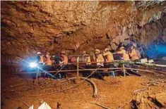  ??  ?? ANGGOTA penyelamat membawa keluar mesin dan peralatan lain selepas operasi membawa keluar semua mangsa yang terperangk­ap di gua Tham Luang di utara Thailand ditamatkan. - Reuters