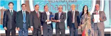  ?? ?? HDFC Bank CEO/GM Mr.Palitha Gamage receives the award at the National Business Excellence Awards 2021