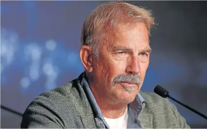  ?? ?? Kevin Costner demostró que sigue siendo un seductor nato en Cannes.