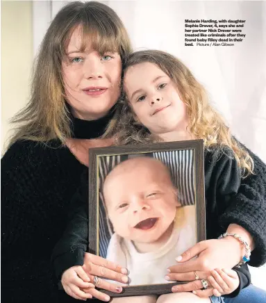  ?? Picture / Alan Gibson ?? Melanie Harding, with daughter Sophie Drever, 4, says she and her partner Nick Drever were treated like criminals after they found baby Riley dead in their bed.