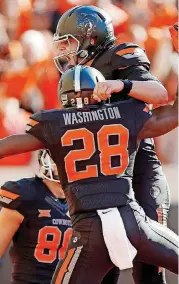  ?? [PHOTO BY NATE BILLINGS, THE OKLAHOMAN] ?? Oklahoma State quarterbac­k Mason Rudolph, back, and wide receiver James Washington will lead an explosive offense this season.