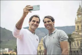  ?? Foto: EFE ?? Roger Federer y Rafa Nadal, selfie en un acto de la fundación del suizo