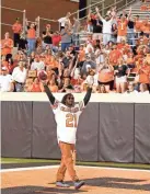  ?? SARAH PHIPPS/THE OKLAHOMAN ?? Justin Blackmon celebrates catching a pass from Brandon Weeden during a celebratio­n of the 2011 Cowboys at halftime during OSU's 24-14 win against Baylor on Saturday in Stillwater.