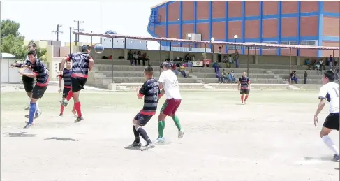  ??  ?? Se enfrentan en el Estadio Municipal