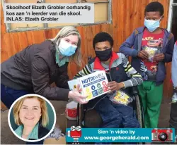  ??  ?? Skoolhoof Elzeth Grobler oorhandig kos aan ‘n leerder van die skool. INLAS: Elzeth Grobler
Sien ‘n video by www.georgehera­ld.com