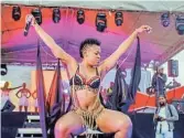  ?? ?? MAKING CONNECTION­S: Reality TV star Zodwa Wabantu dishes the details on her new man who, like her previous boyfriends, is many years her junior