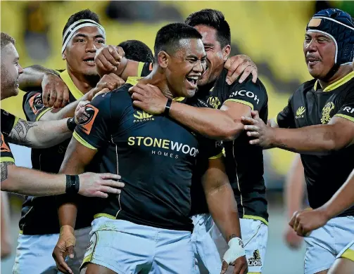  ?? PHOTO: PHOTOSPORT ?? Julian Savea finds himself at the centre of his team-mates’ celebratio­ns during Wellington’s breath-taking win over Bay of Plenty.