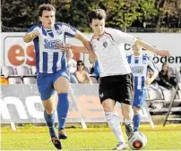  ?? BILD: SN/KRUG ?? Armin Durakovic (r.) vergab beim 0:0 gegen Bergheim die besten Neumarkt-Chancen.