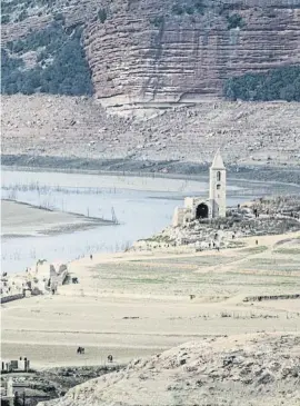  ?? Xav  Ju  o ?? La desoladora imagen del pantano de Sau, emblema de la sequía