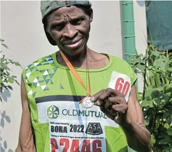  ?? Picture: ABONGILE SOLUNDWANA ?? AVID RUNNER: Nomalungis­a Nomwa brought his gold medal home after winning the masters category in the 42.2km Amathole run over the weekend