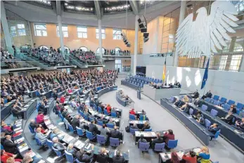  ?? FOTO: MAURIZIO GAMBARINI/DPA ?? Möglicherw­eise sitzen im nächsten Deutschen Bundestag drei bis vier Politiker aus dem Kreis Ravensburg.