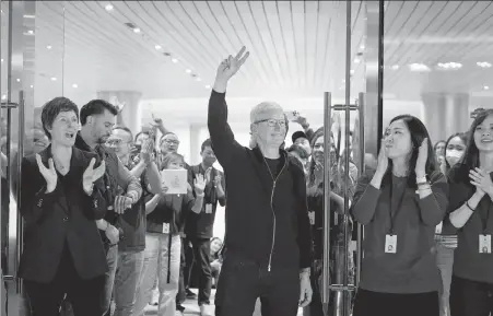  ?? GAO ERQIANG / CHINA DAILY ?? Apple CEO Tim Cook greets customers at the company’s newest store in Shanghai in March.