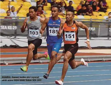  ??  ?? KHAIRUL (kanan) ketika aksi separuh akhir acara 100m lelaki Sukan SEA 2017.